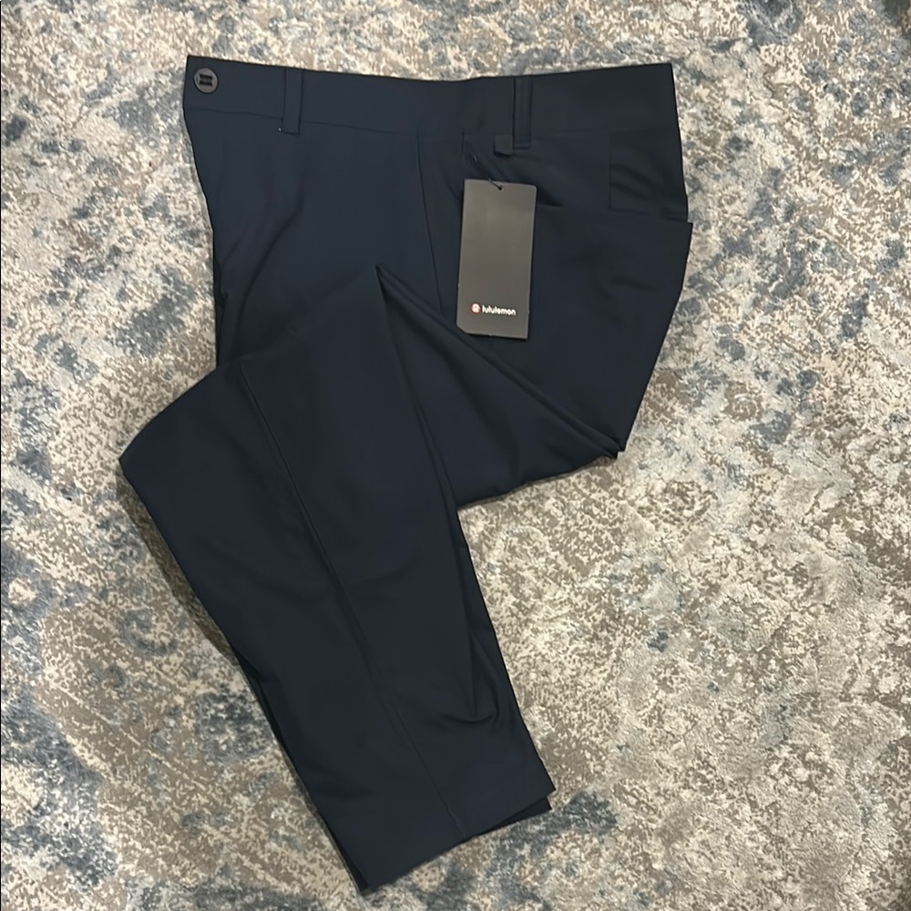 Lululemon Men’s Relaxed Tapered Trouser